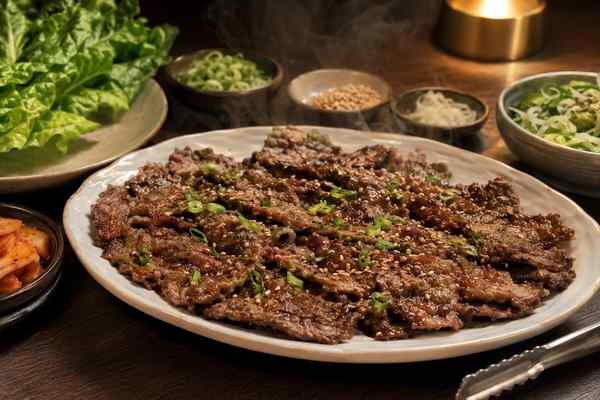 Finished Neobiani Royal-Style Grilled Beef presented in a warm Korean dining setting.